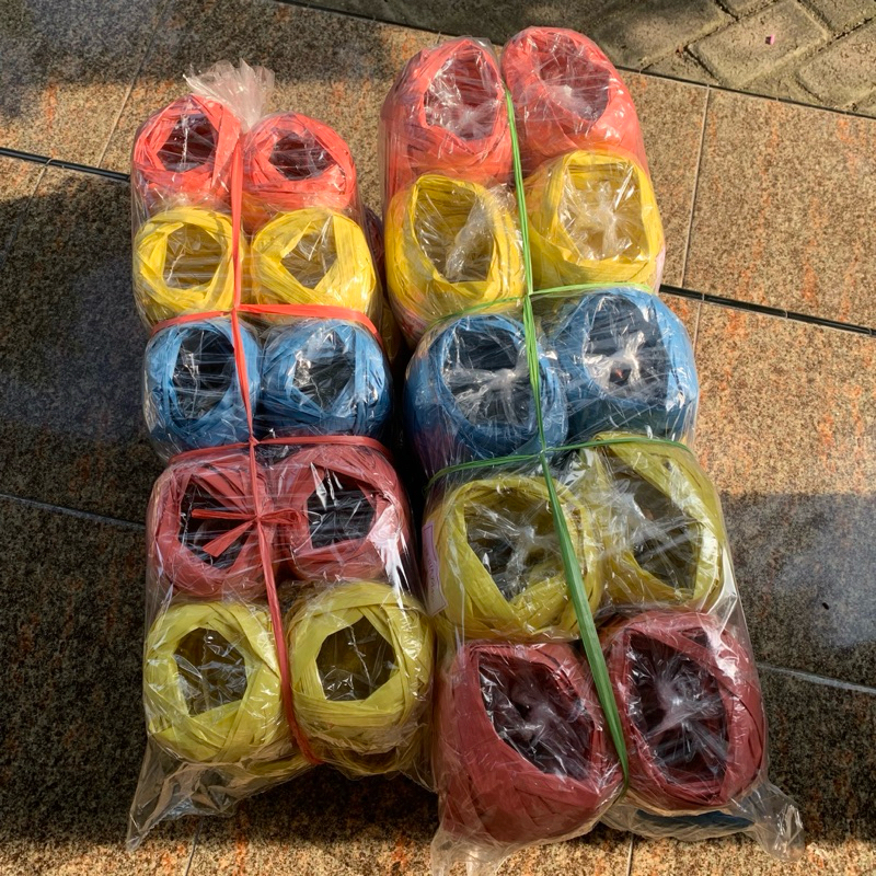 

Tali rafia besar 1 slop isi 10 biji bisa ecer 5000