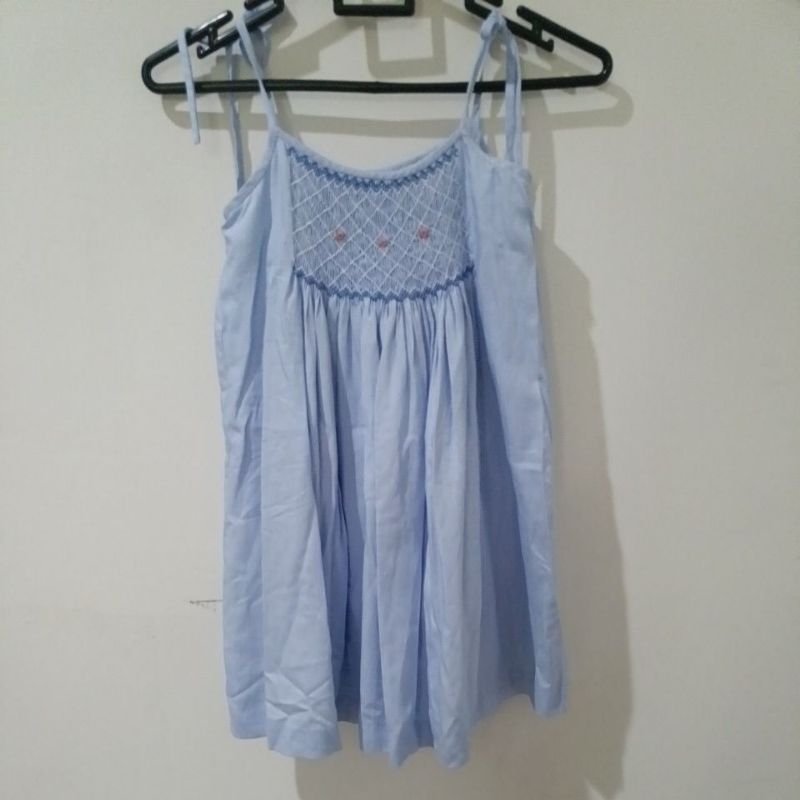 Preloved Dress Smocked anak perempuan blue Pretty stitches 4years almost new