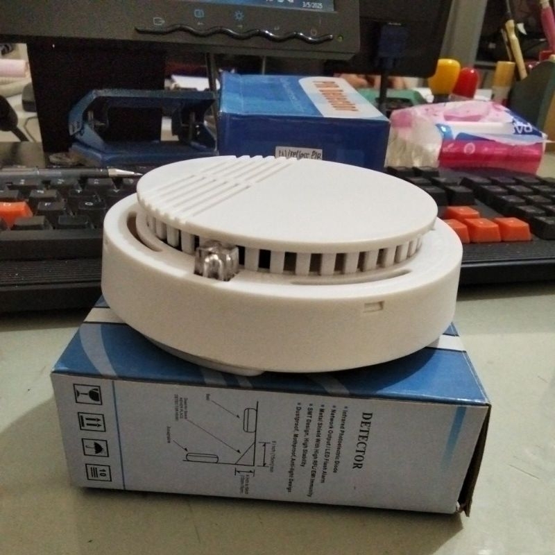 smoke detector alarm