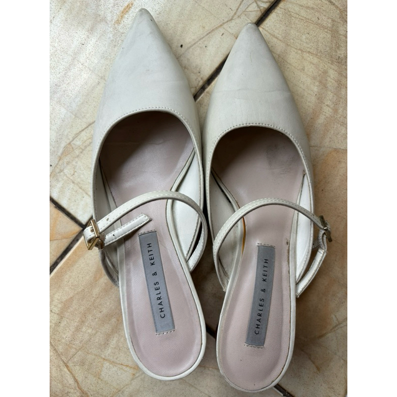 sepatu charles & keith heels white size 36 preloved