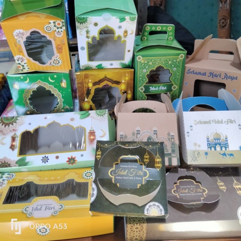 

BOX KUE LEBARAN INDAH,CANTIK DAN ELEGAN