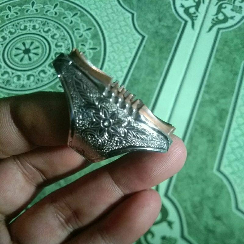 RING EMBAN MONEL UKIR