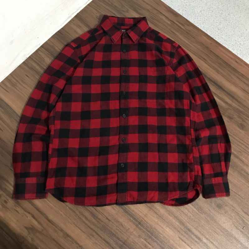 kemeja flanel uniqlo size L second bekas