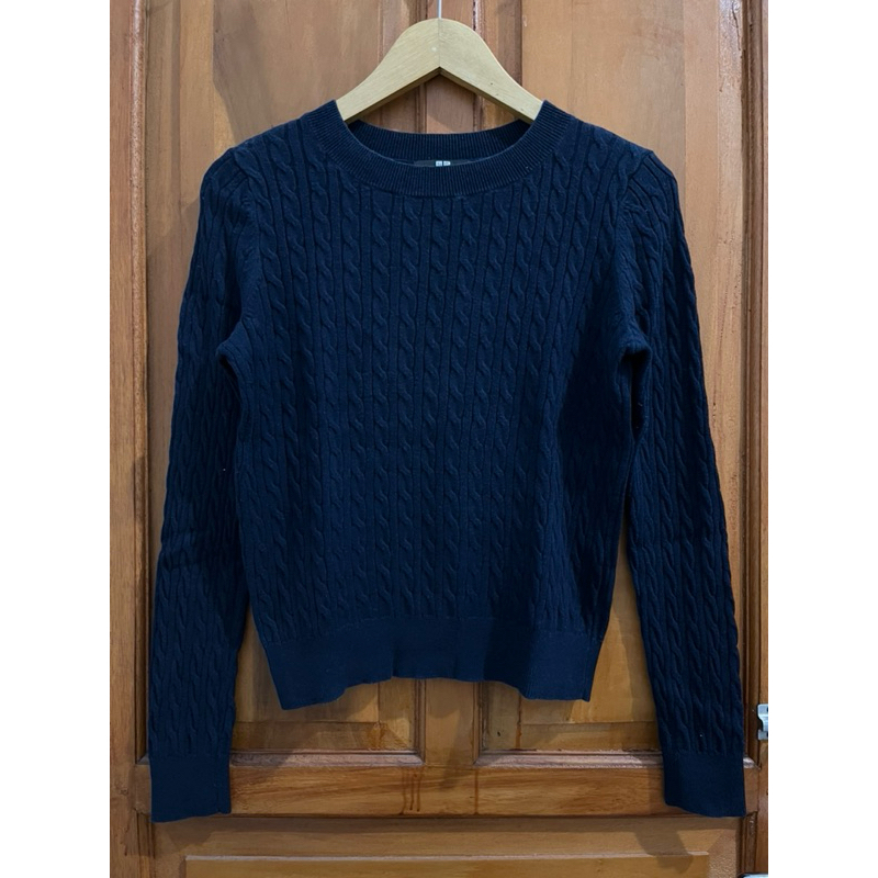 Preloved Sweater kepang UNIQLO