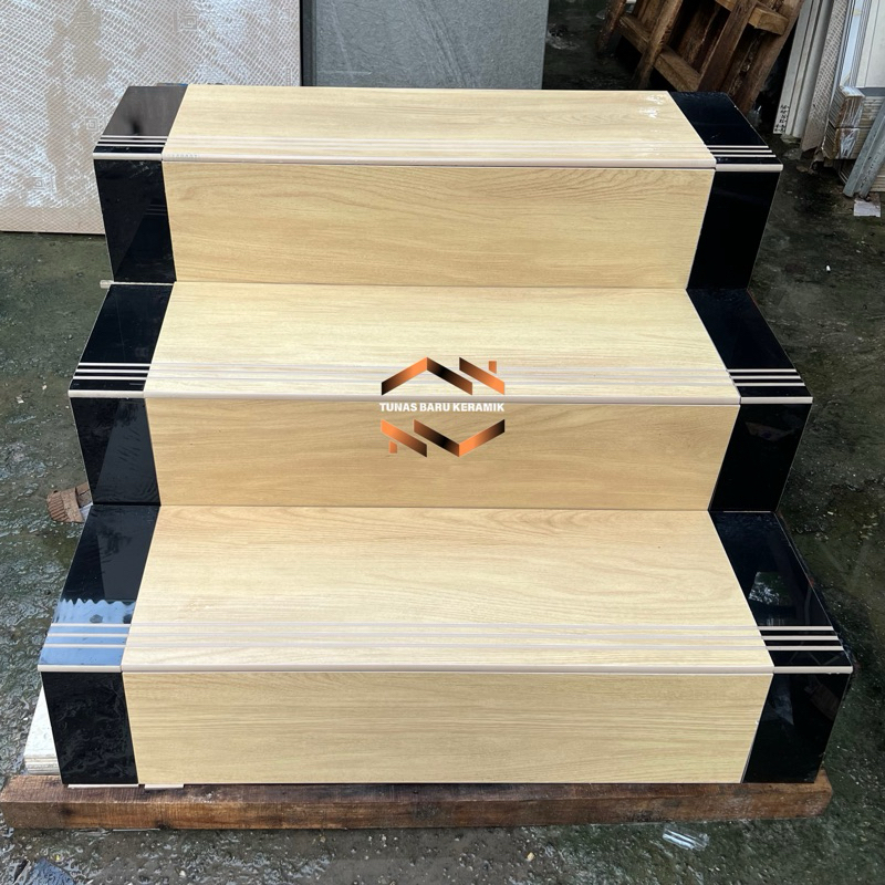 Granit tangga stepnosing 30x90 20x90 | 30x100 20x100 Palermo cream kombinasi | Matt