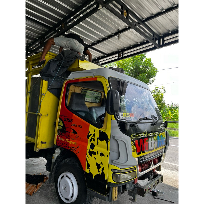 Pipi canter truk bahan plat besi sepasang kanan dan kiri
