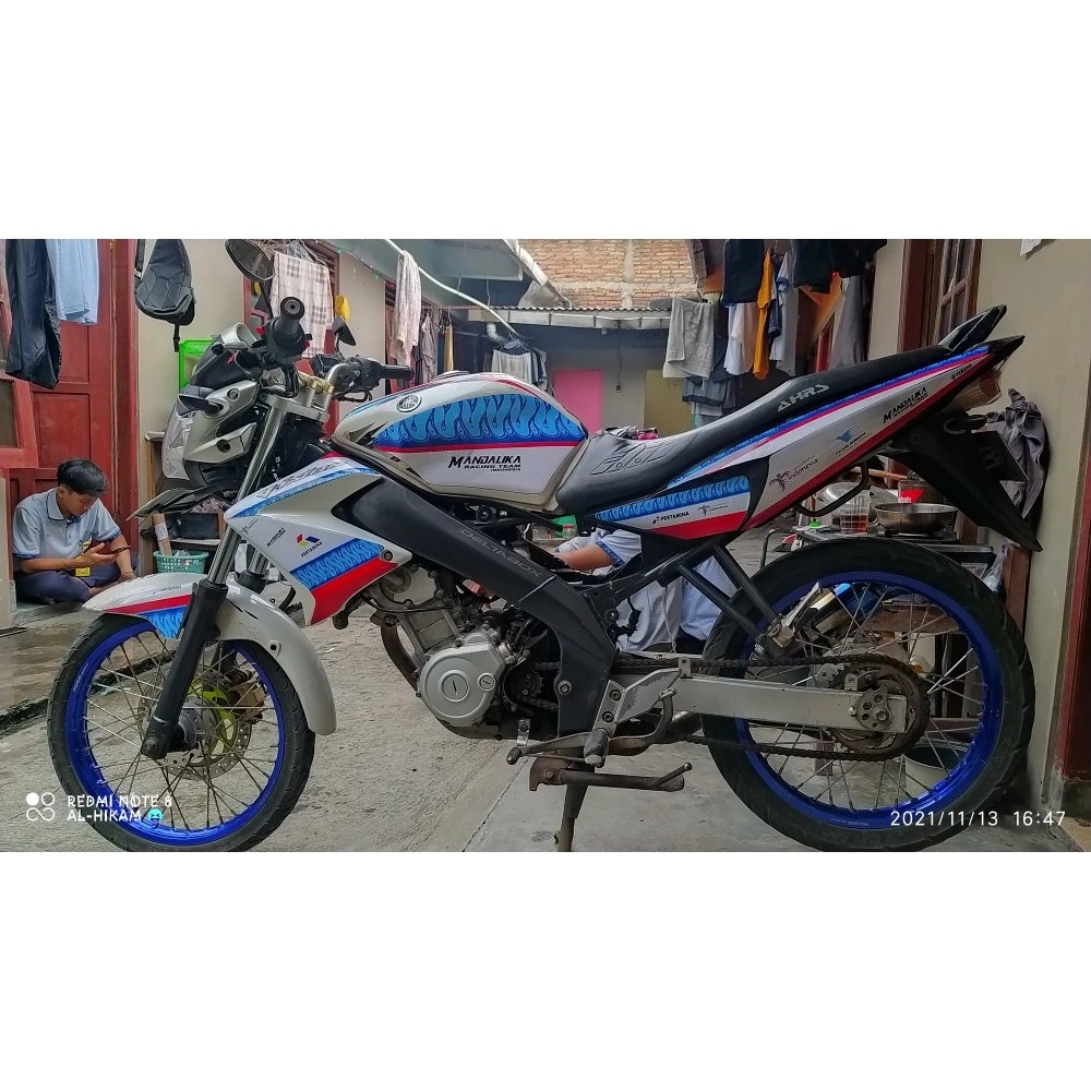 Sticker Striping Vixion Old 2007/2012 015-Stiker Variasi List Motor Desain Pertamina Mandalika GPC