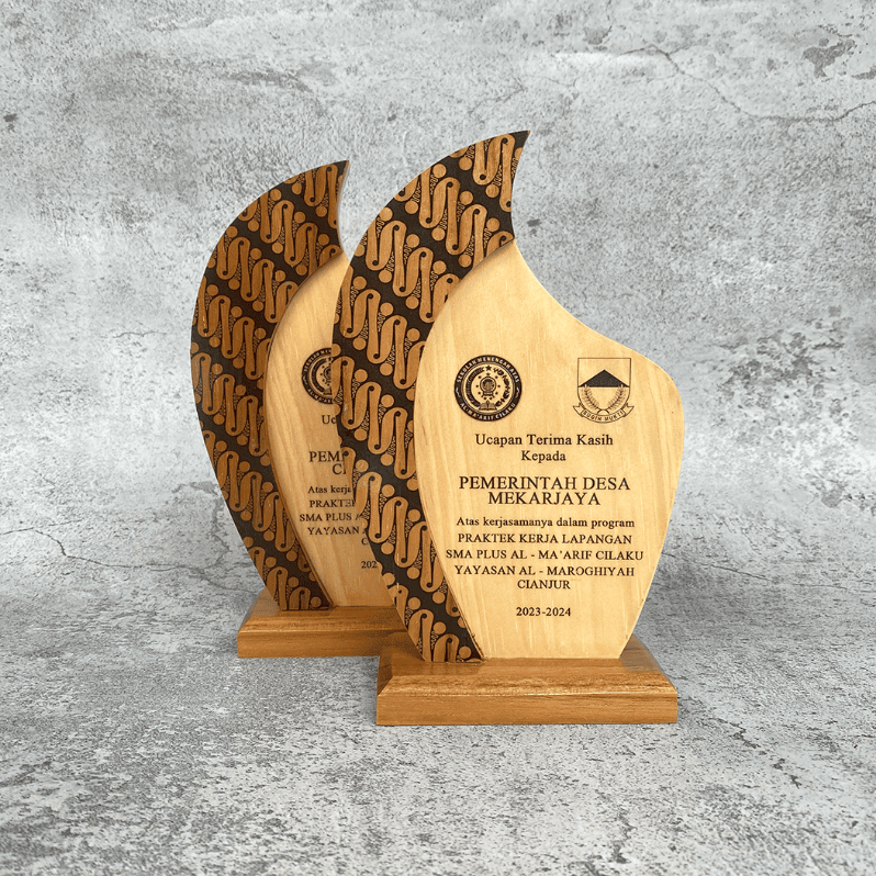 PLAKAT KAYU / PIALA KAYU CUSTOM PREMIUM, SOUVENIR EVENT KORPORASI, KAYU JATI DAN PINUS