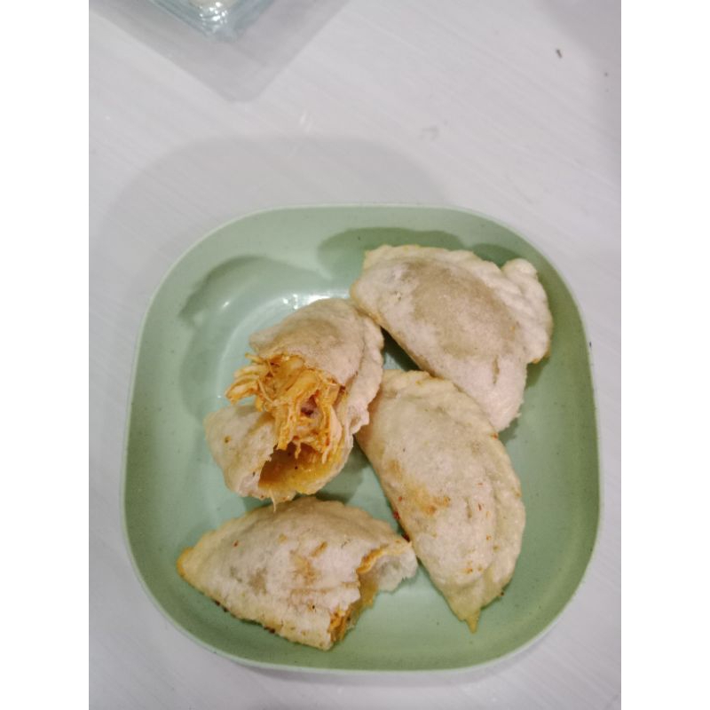 

cireng isi ayam pedes