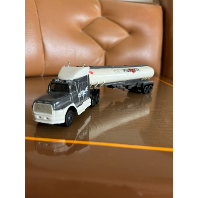 Maisto Highway Haulers Tanker Trailer Truck