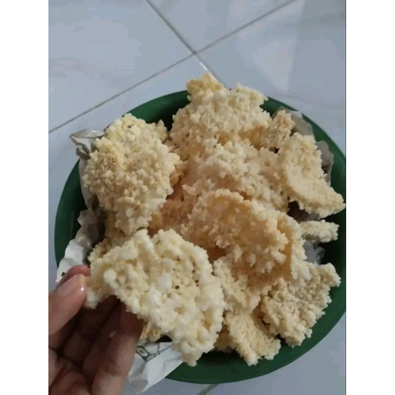 

eyek eyek singkong mentah gurih renyah khas lampung, cocok untuk cemilan sambil santai