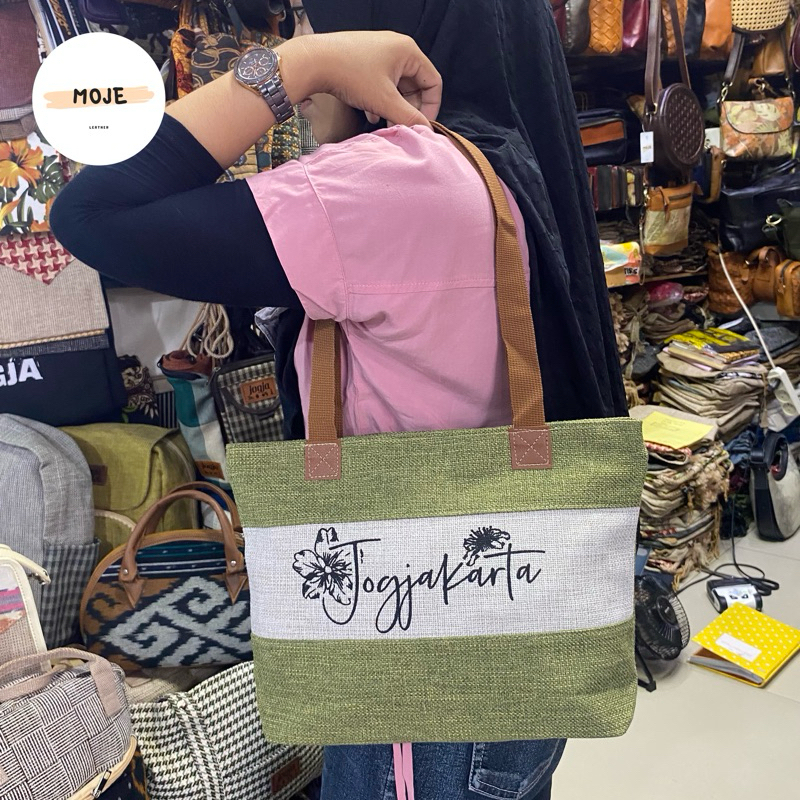 tote bag/ totebag/ tas mukena tablet besar masuk (12inch) bahan goni sablon jogja termurah