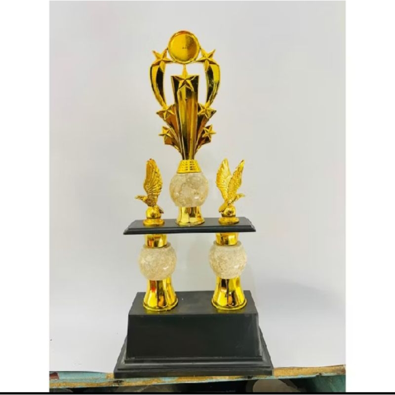 PIALA KAKI 2 TATAKAN HITAM PILAR MARMER ATAS MARMER FIGUR BINTANG - PIALA DUPLIKAT PIALA MURAH