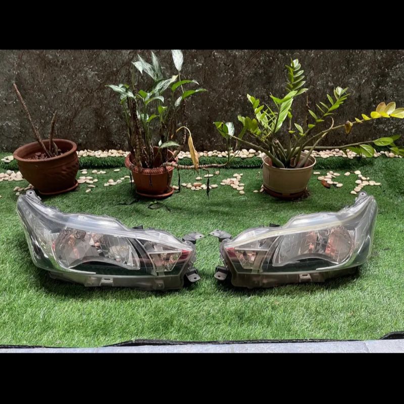 Headlamp lampu depan Toyota Yaris yaris s 2014 2015 2016 2017 original