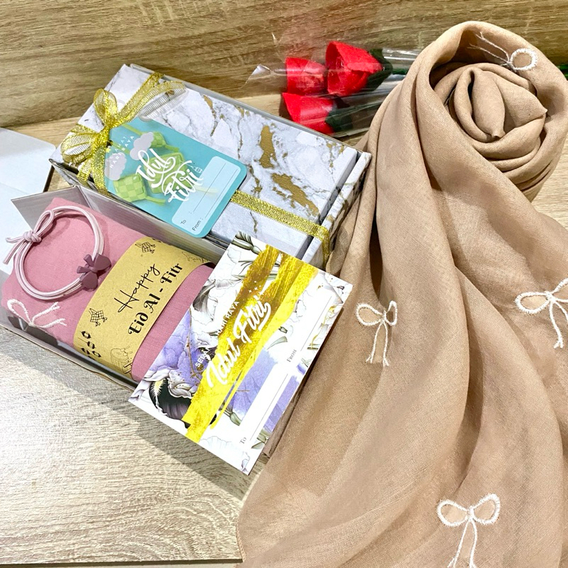 Hampers Lebaran idul Fitri | Hijab Paris Coquete Bella Square Polos | Zaryta Azara Voal Motif Metal 