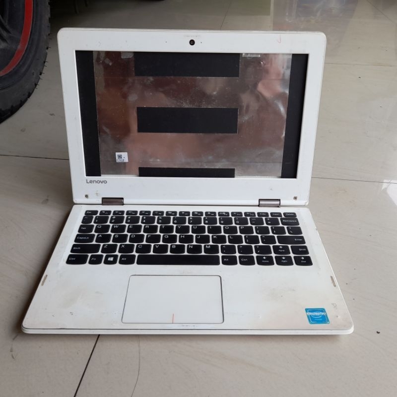 Casing Notebook Lenovo Yoga 310-11IAP Kondisi Bagus, Engsel kokoh