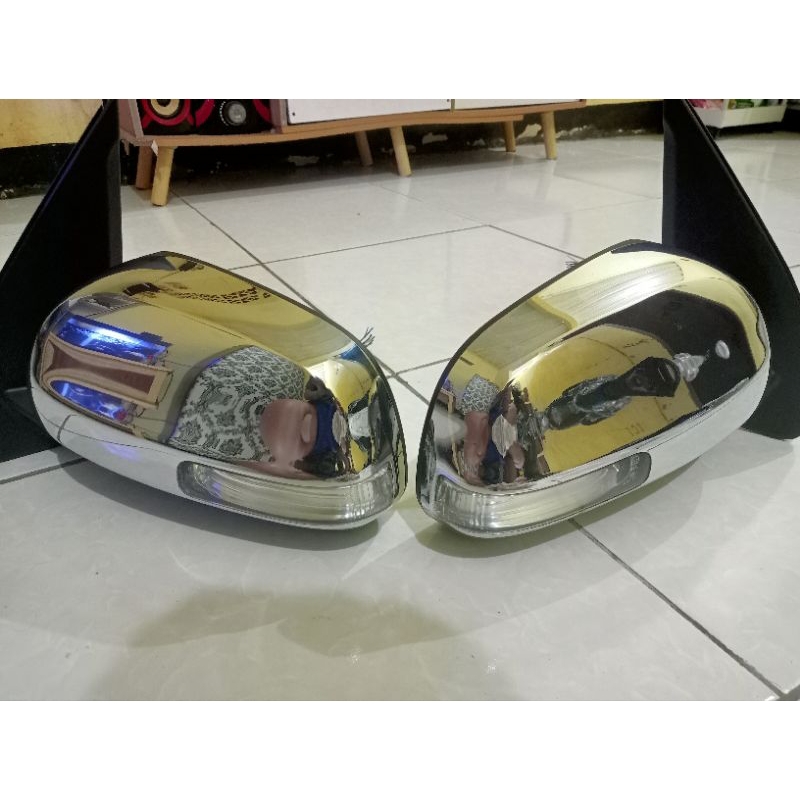 spion Luxio kanan kiri