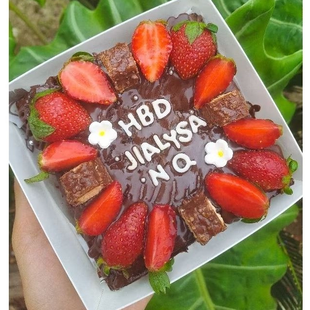 

brownies fudgy custom 12×12 toping strowbery