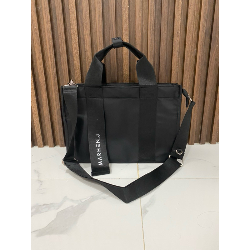 TAS SELEMPANG HITAM PEKAT WANITA MUAT BANYAK