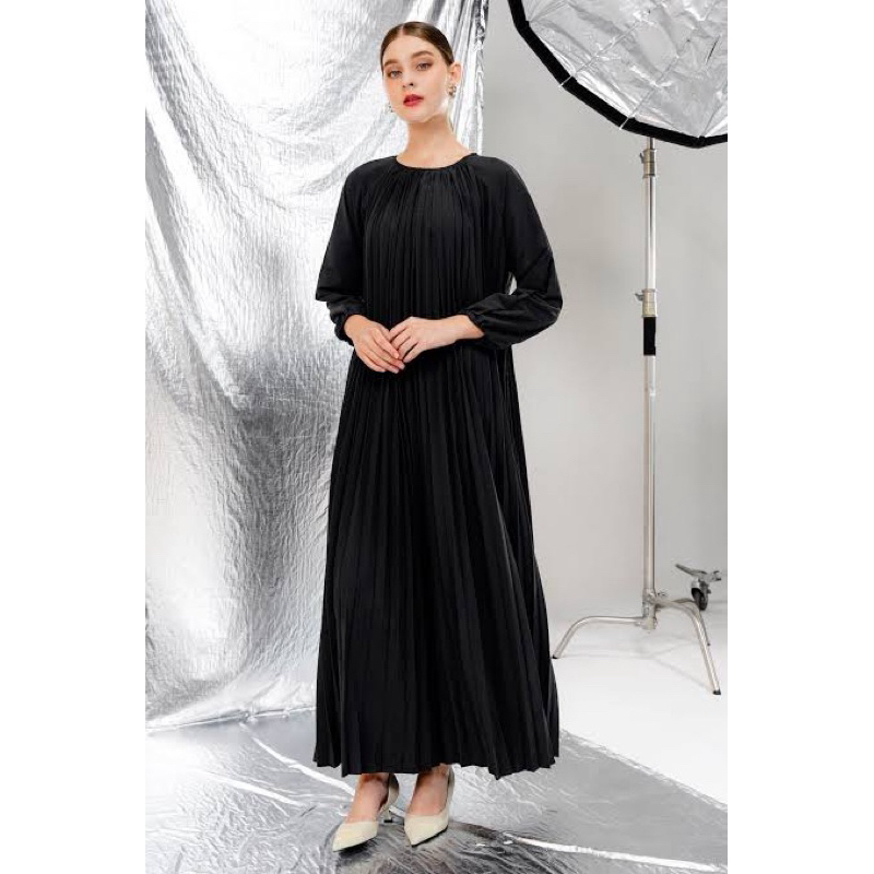 Charlotte Pleated Long Dress - Black
