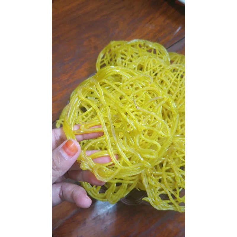 

KERUPUK MIE KUNING MENTAH..GURIH.RENYAH