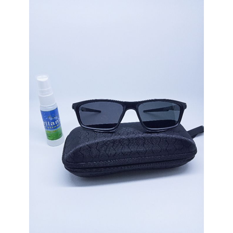 kacamata OAKLEY dengan lensa polarized