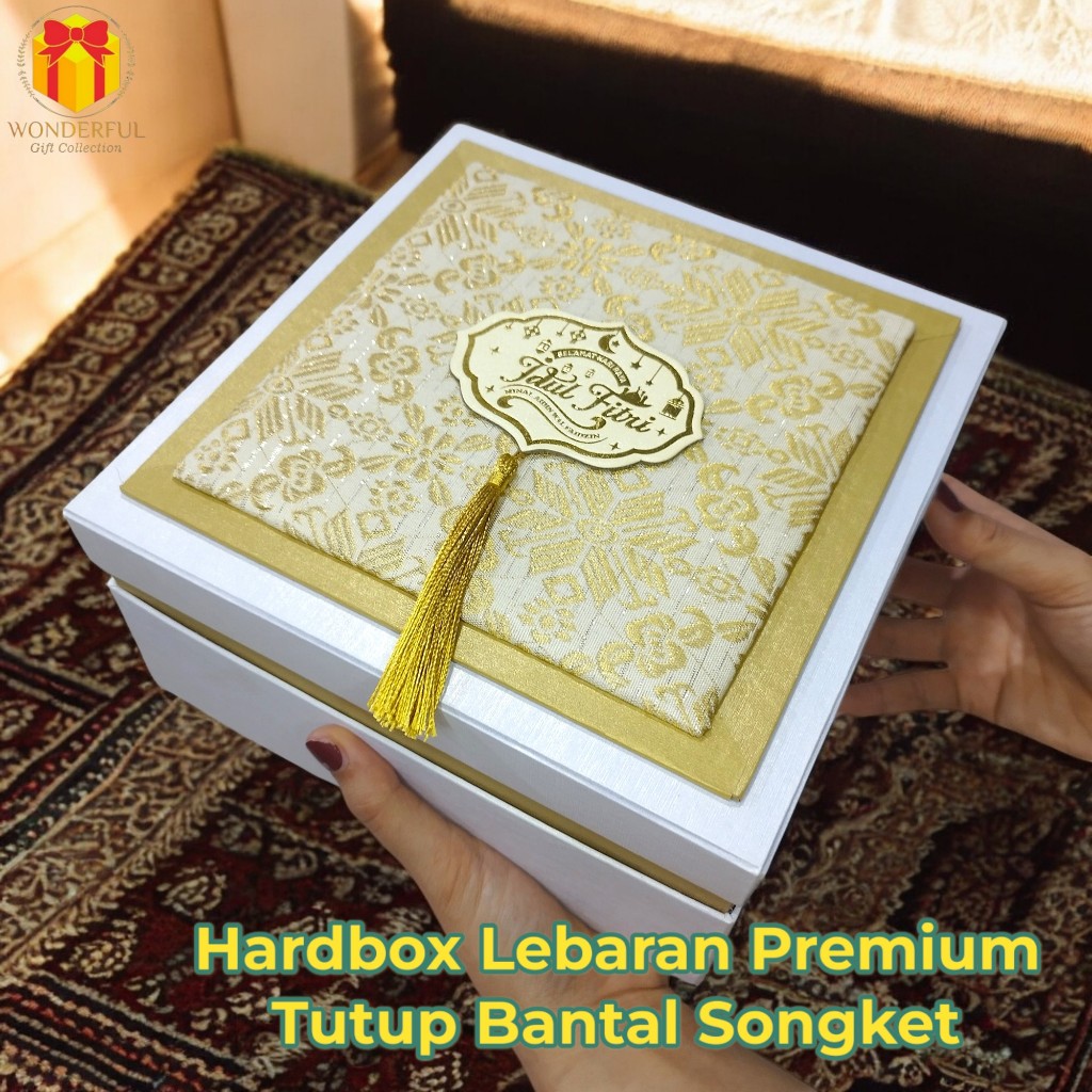 

Hardbox Lebaran/Ramadhan/Idul Fitri Tutup Bantal Songket 22 x 22 x 11 cm - RMD-BNT-P