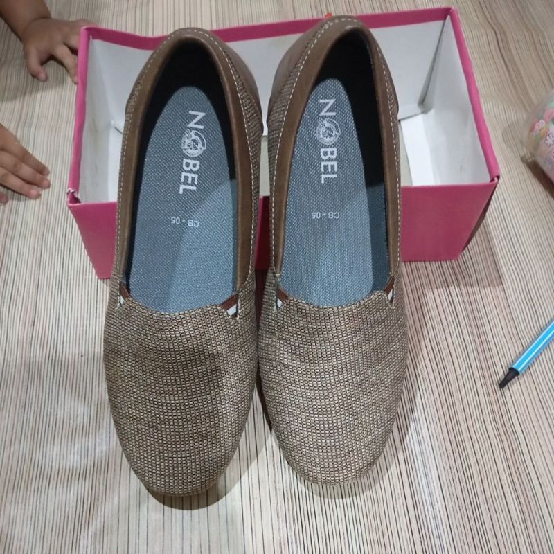 Sepatu Nobel