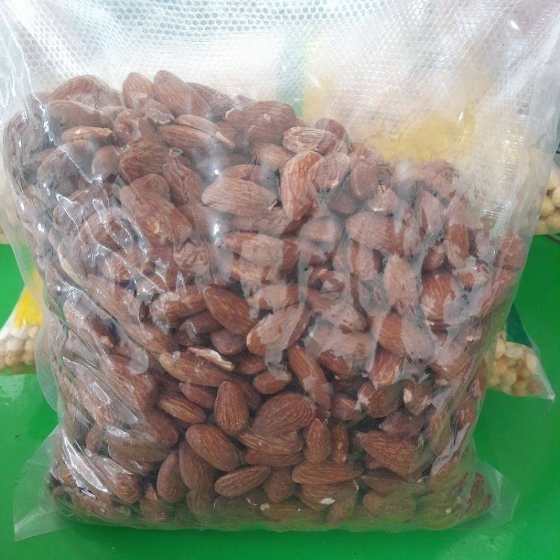 

Kacang Almond