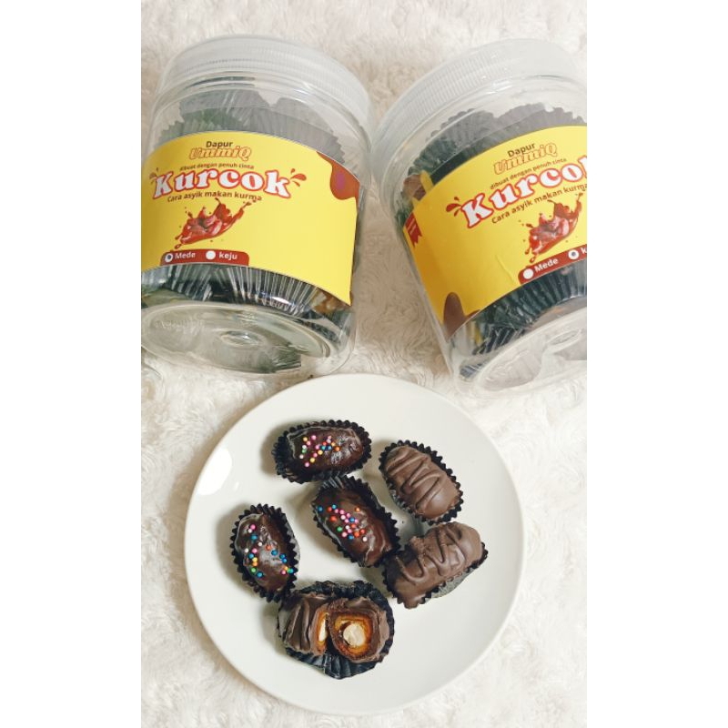 

Kurcok kurma coklat kue coklat kurma almond kurma mete kurma keju kue kering premium