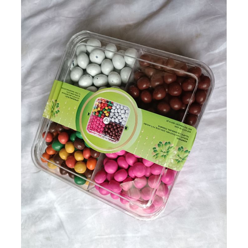 

Coklat 4 sekat / hampers coklat / coklat full