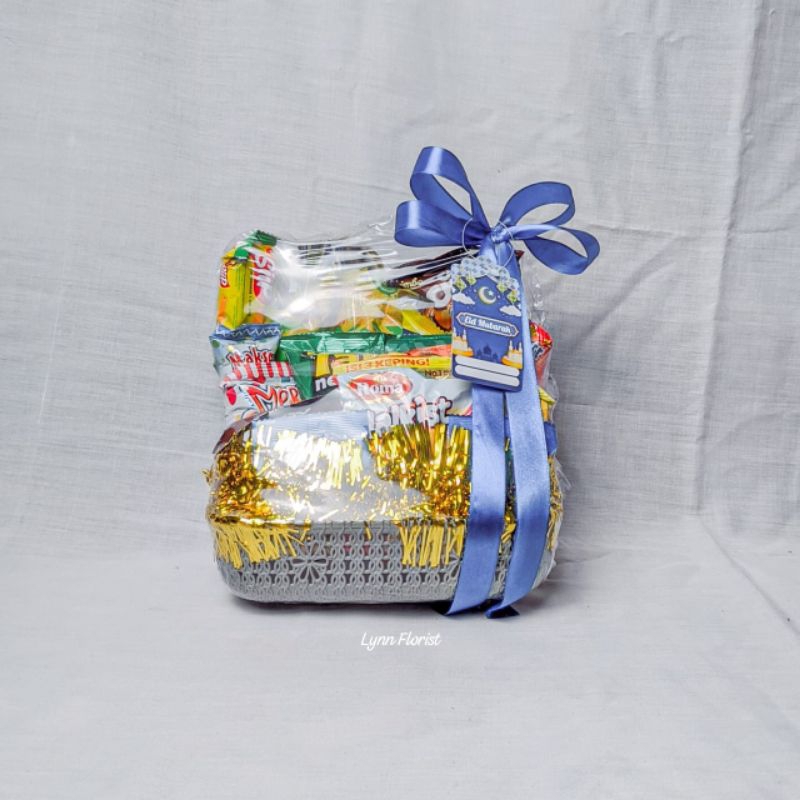 

Parcel Anak Lebaran Murah Keranjang ukuran Sedang /Lynn Bouquet and Gifts