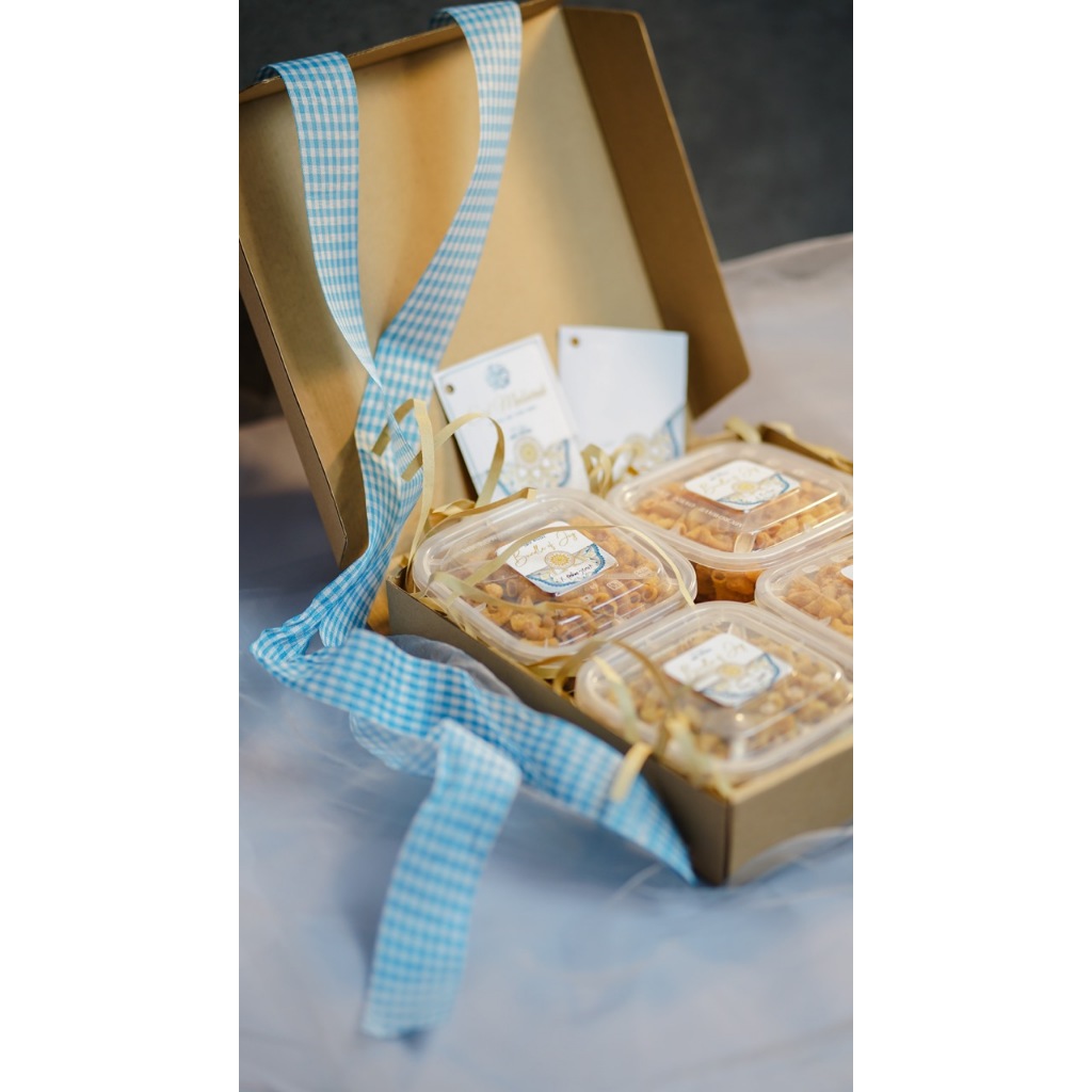 

PAKET ARBA'A Hampers Lebaran Unik dan Spesial Basreng Wah - 4 pcs 350ml Box Kardus E-flute