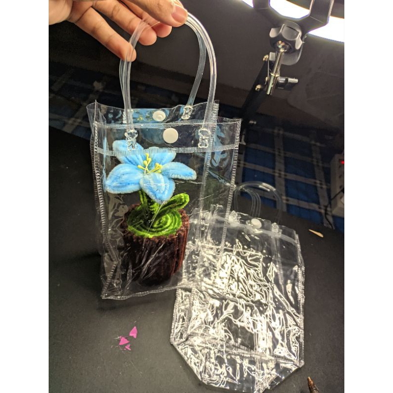 

Tas plastik tebal untuk hadiah atau kado