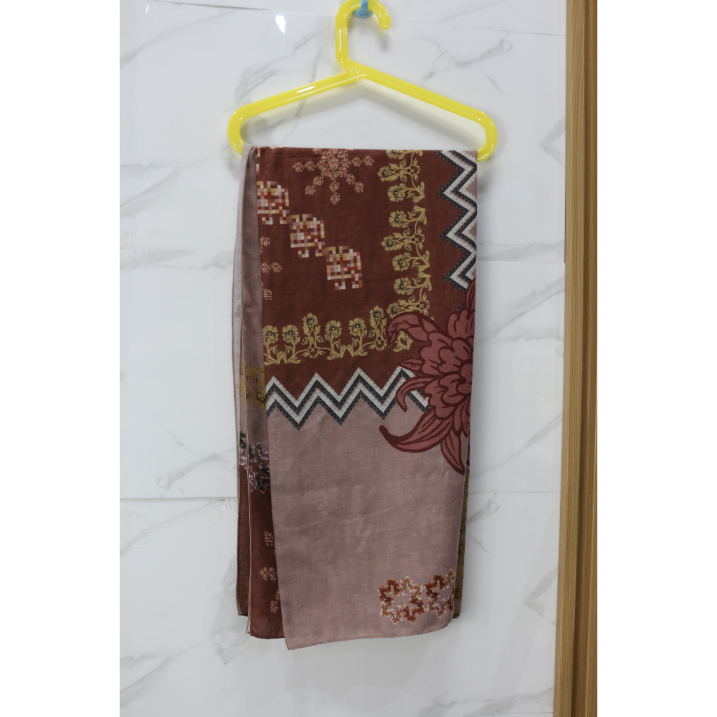 Preloved Scarf Ria Miranda