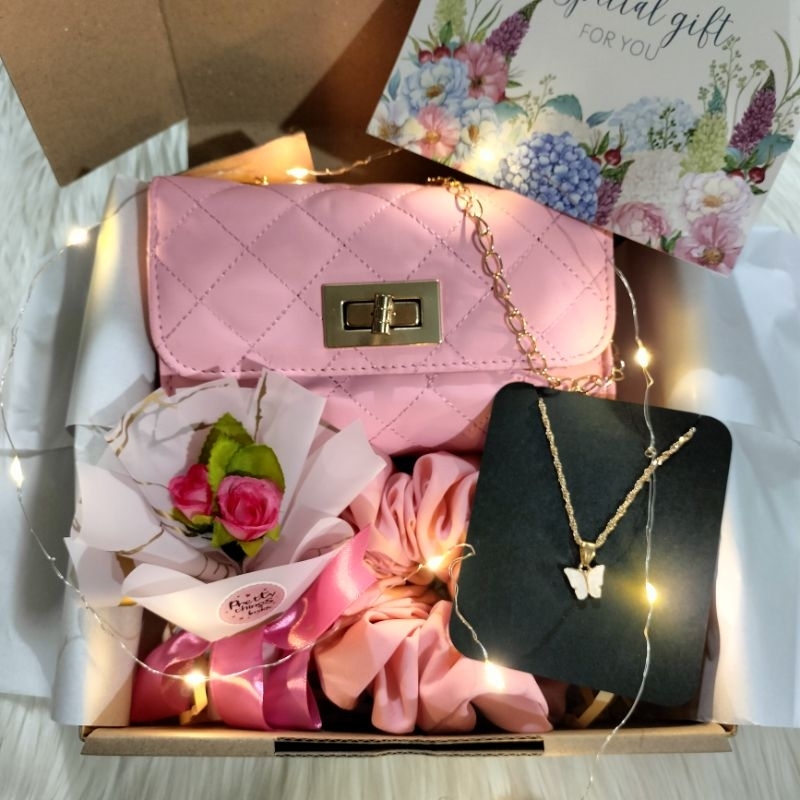 

Hampers cewek kado hadiah bag mix ultah wisuda anniversary
