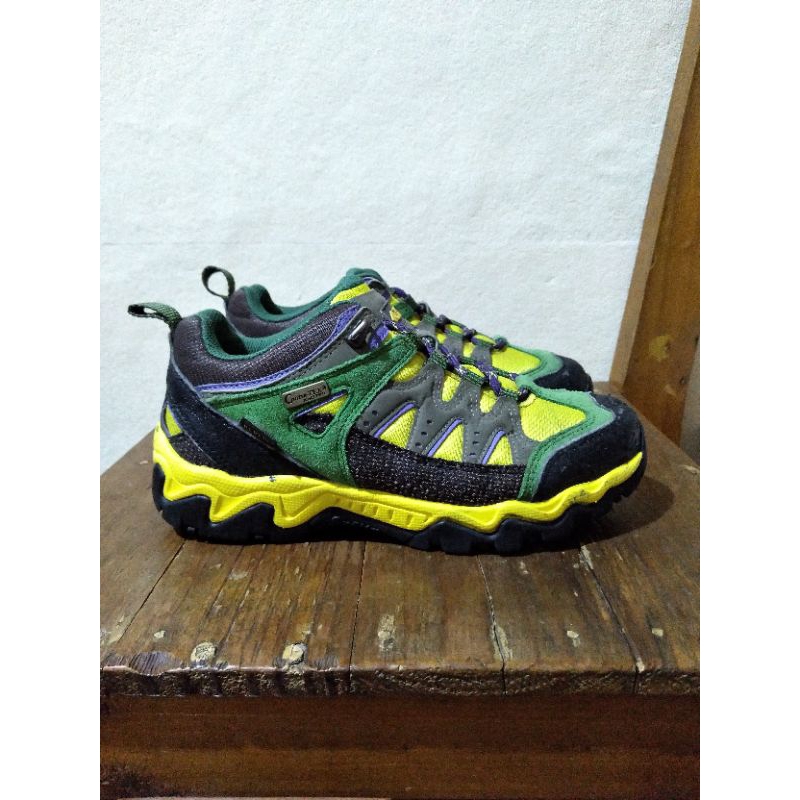 Sepatu gunung outdoor second THE RED FACE size 38