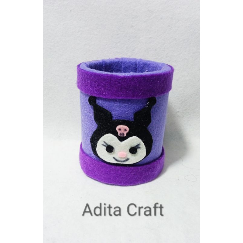 

Tempat pensil karakter kuromi