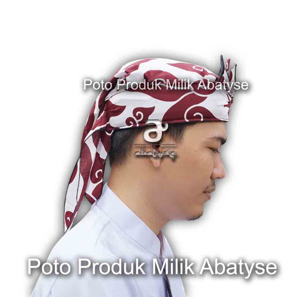 Blangkon Model Sunda - Tetopongan Batik Cirebon Mega Mendung Putih Merah