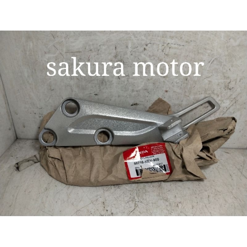 BREKET STEP BELAKANG SUPRA X KIRI ORIGINAL HONDA 50716-KEV-900