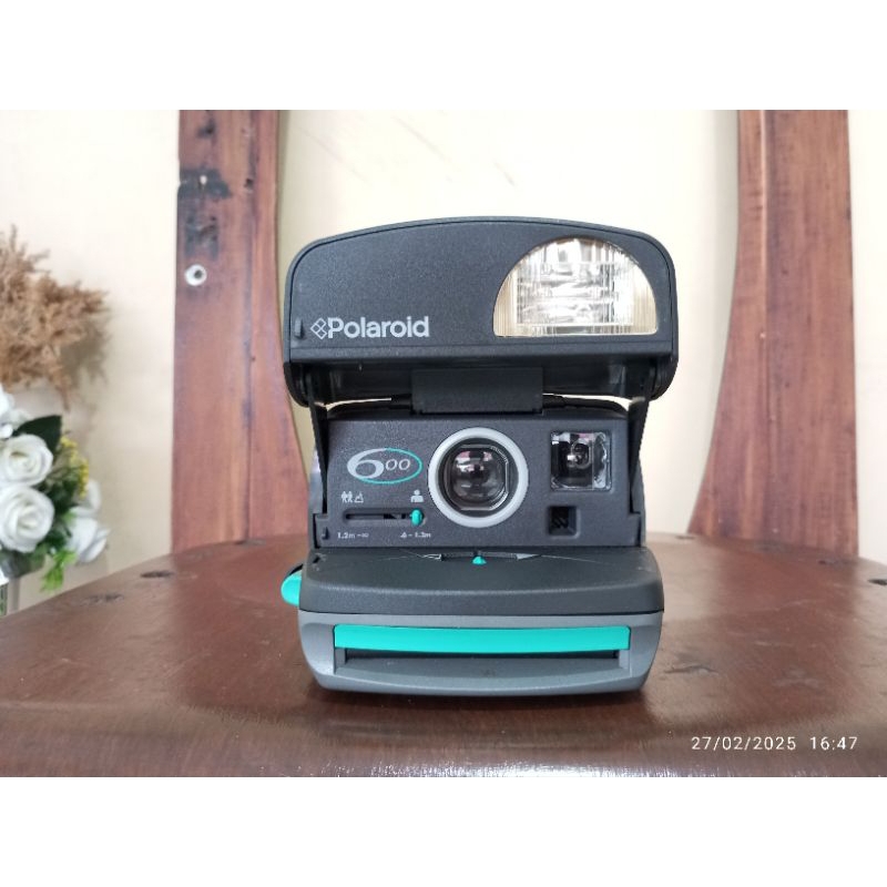Kamera Analog Film Jadul Antik Vintage Merk POLAROID 600