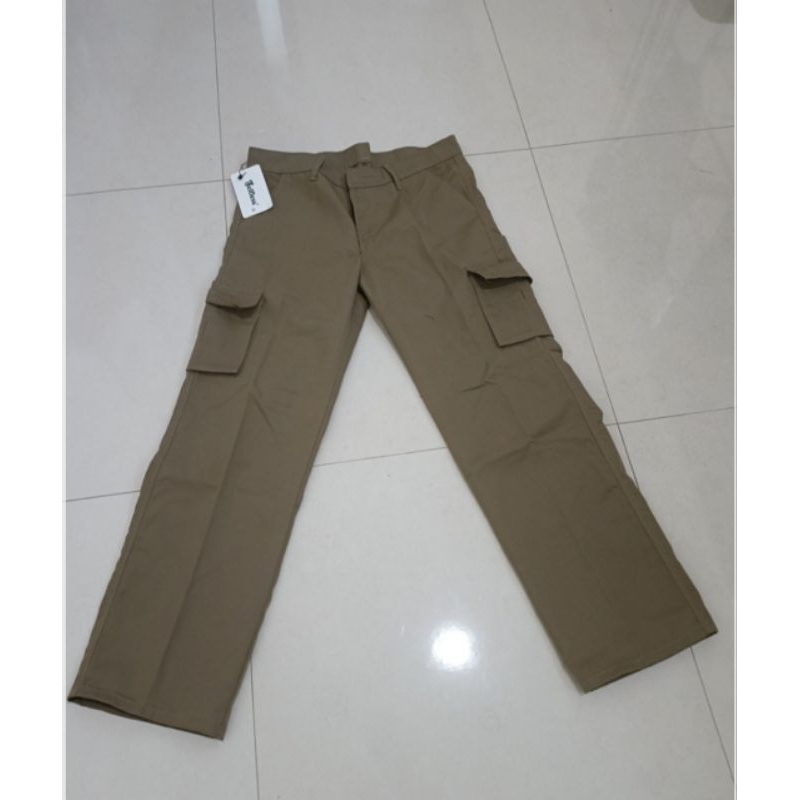 CELANA CARGO SELFLESS KHAKI BOOKED
