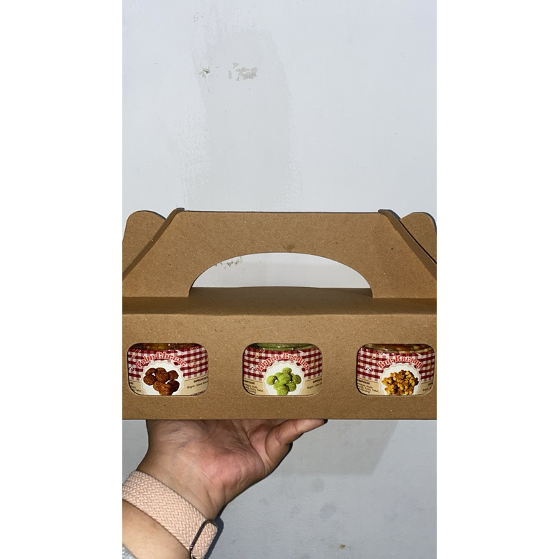 

HAMPERS LEBARAN NONA MANIS (SUDAH FREE PITA & HANGTAG IDUL FITRI)