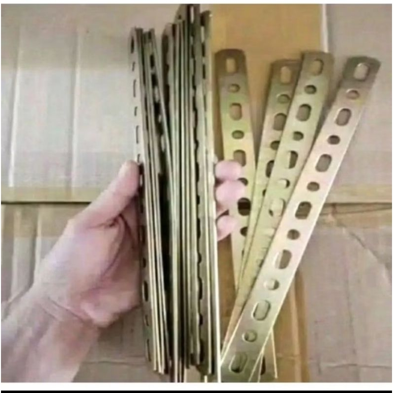 plat besi lubang