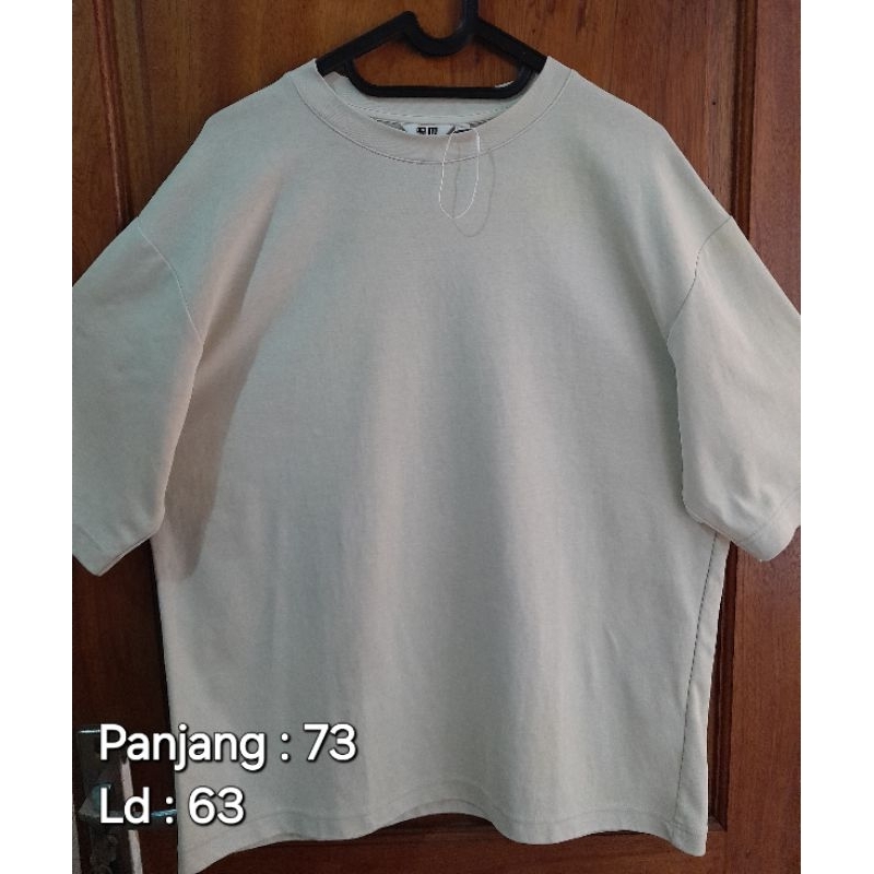 Kaos Tshirt Uniqlo U AIRism.  Preloved/Second/vintage