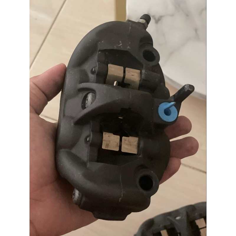 kaliper tokico kacamata kanan