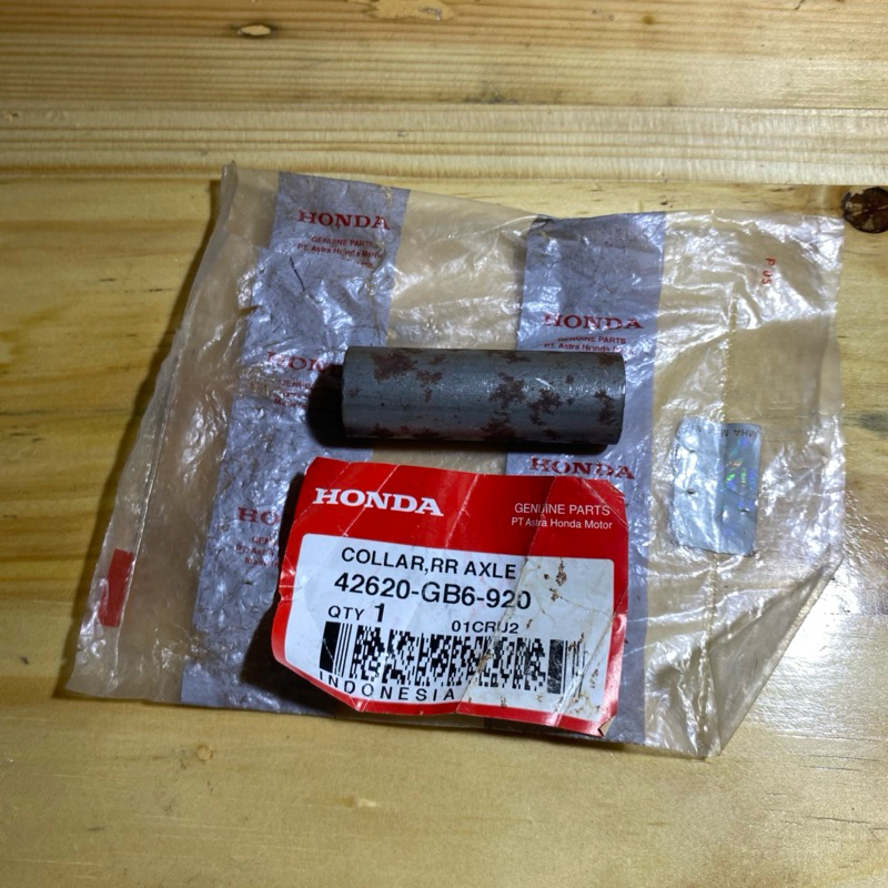 COLLAR RR AXLE BOS  TROMOL RODA BELAKANG SUPRA KARISMA ORIGINAL AHM 42620 GB6 920