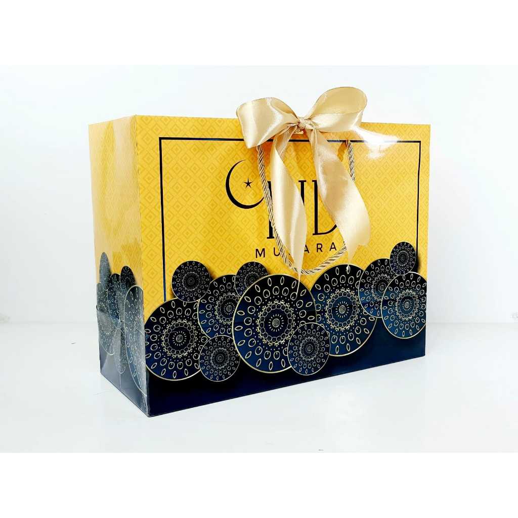 

Paperbag Idul Fitri Eid Mubarak (KUNING NAVY) Uk 32,5 x 14 x 25 cm