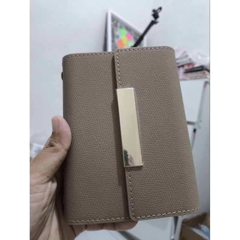 

Binder Trifold A7 Import Taupe