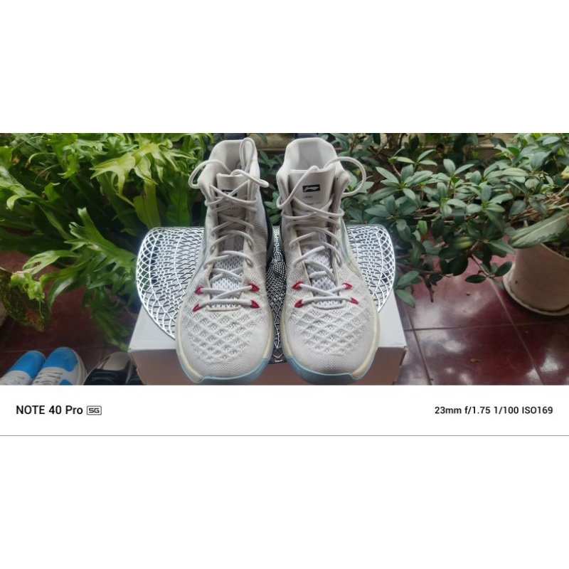 sepatu basket Lining